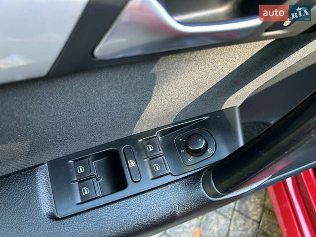 Красный Фольксваген Пассат, объемом двигателя 1.6 л и пробегом 260 тыс. км за 8800 $, фото 53 на Automoto.ua