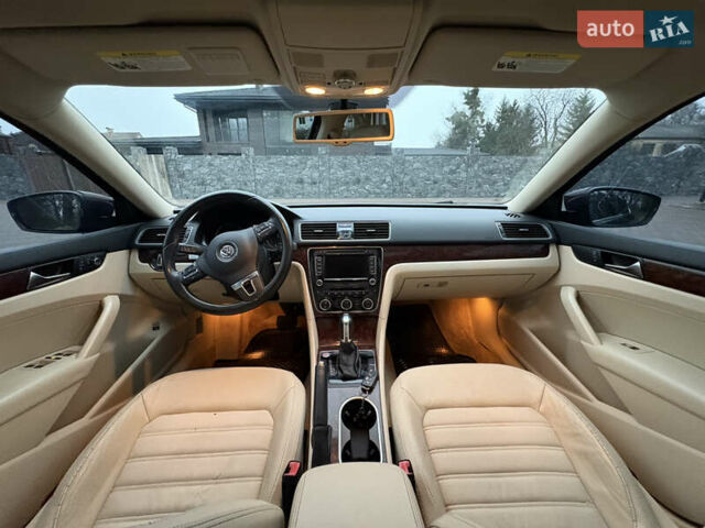 Красный Фольксваген Пассат, объемом двигателя 1.97 л и пробегом 220 тыс. км за 9700 $, фото 10 на Automoto.ua