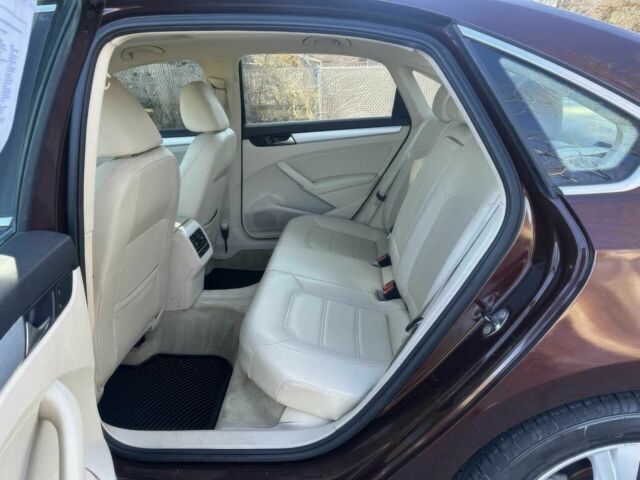 Красный Фольксваген Пассат, объемом двигателя 2 л и пробегом 81 тыс. км за 1250 $, фото 7 на Automoto.ua