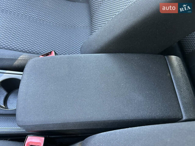 Красный Фольксваген Пассат, объемом двигателя 1.6 л и пробегом 260 тыс. км за 8800 $, фото 41 на Automoto.ua