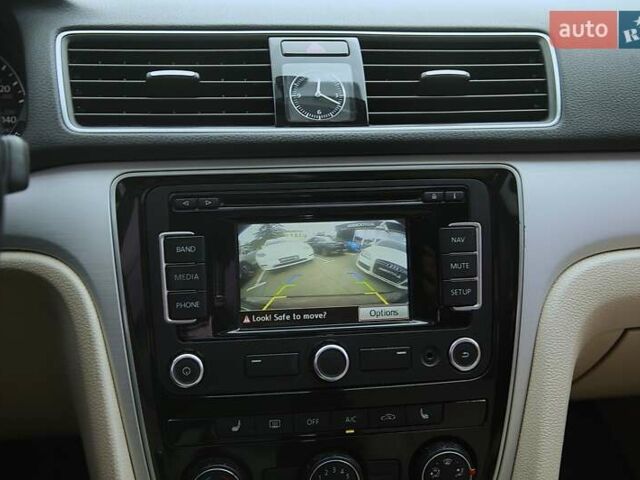 Красный Фольксваген Пассат, объемом двигателя 2.48 л и пробегом 228 тыс. км за 11000 $, фото 15 на Automoto.ua