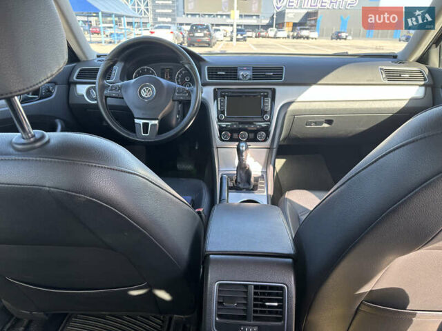 Красный Фольксваген Пассат, объемом двигателя 2.5 л и пробегом 264 тыс. км за 8999 $, фото 10 на Automoto.ua