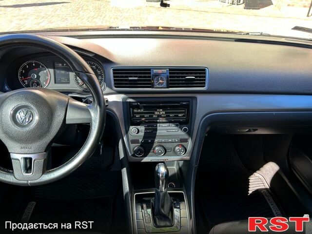 Червоний Фольксваген Пассат, об'ємом двигуна 1.8 л та пробігом 150 тис. км за 10200 $, фото 4 на Automoto.ua