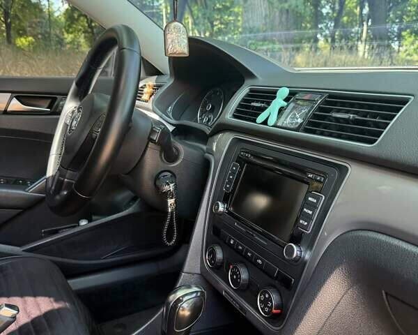 Червоний Фольксваген Пассат, об'ємом двигуна 2.5 л та пробігом 150 тис. км за 11999 $, фото 26 на Automoto.ua