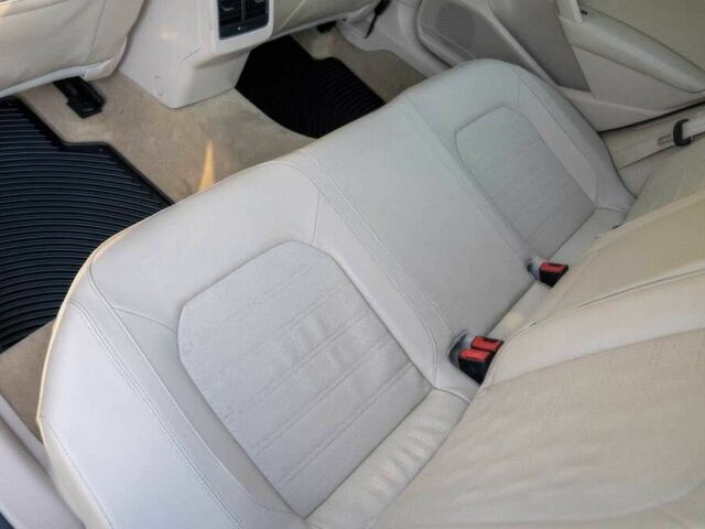 Красный Фольксваген Пассат, объемом двигателя 3.6 л и пробегом 88 тыс. км за 2800 $, фото 9 на Automoto.ua