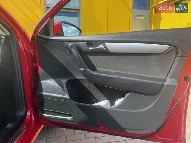 Красный Фольксваген Пассат, объемом двигателя 2 л и пробегом 169 тыс. км за 10000 $, фото 8 на Automoto.ua