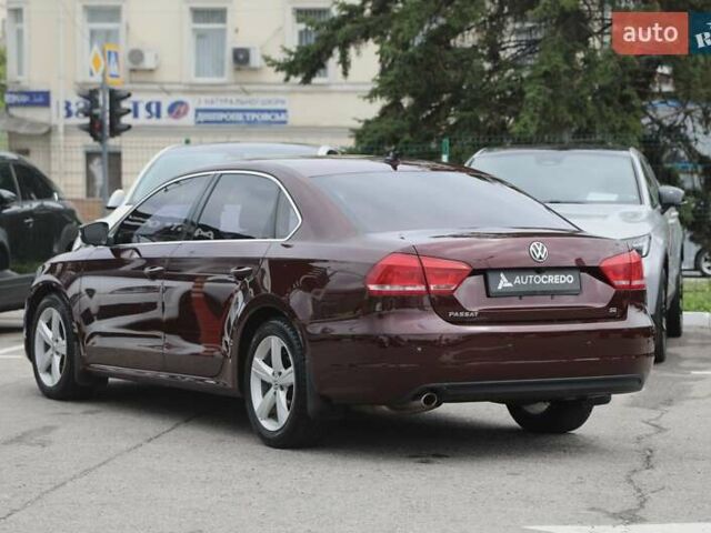 Красный Фольксваген Пассат, объемом двигателя 2.48 л и пробегом 228 тыс. км за 11000 $, фото 5 на Automoto.ua