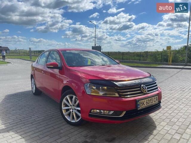 Красный Фольксваген Пассат, объемом двигателя 2 л и пробегом 169 тыс. км за 10000 $, фото 2 на Automoto.ua