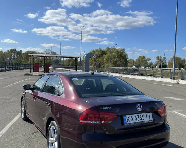Фольксваген Пассат 2013 в Киеве на Automoto.ua Красный Фольксваген Пассат, объемом двигателя 2.48 л и пробегом 210 тыс. км за 9500 $, фото 3 на Automoto.ua