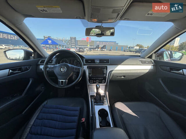 Красный Фольксваген Пассат, объемом двигателя 2.5 л и пробегом 264 тыс. км за 8999 $, фото 11 на Automoto.ua