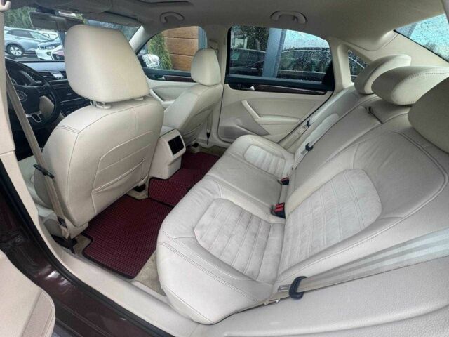 Красный Фольксваген Пассат, объемом двигателя 2 л и пробегом 192 тыс. км за 9750 $, фото 18 на Automoto.ua