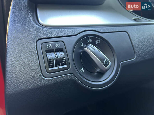 Красный Фольксваген Пассат, объемом двигателя 1.6 л и пробегом 260 тыс. км за 8800 $, фото 48 на Automoto.ua