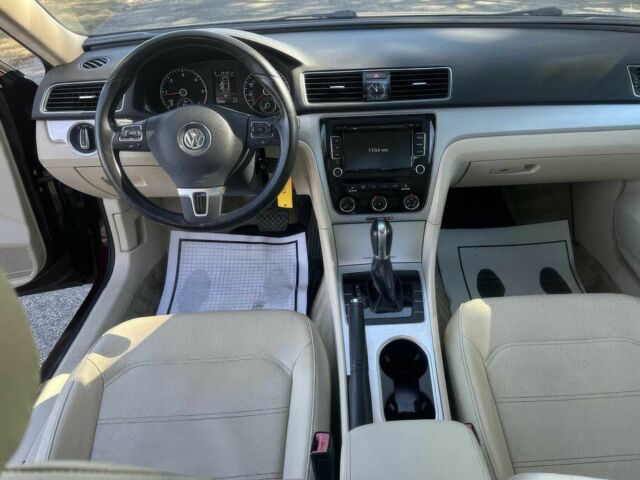 Красный Фольксваген Пассат, объемом двигателя 2 л и пробегом 81 тыс. км за 1250 $, фото 6 на Automoto.ua