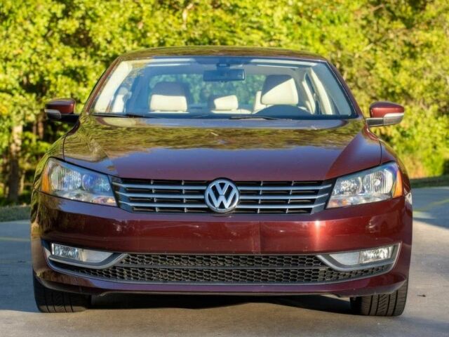 Красный Фольксваген Пассат, объемом двигателя 3.6 л и пробегом 88 тыс. км за 2800 $, фото 1 на Automoto.ua