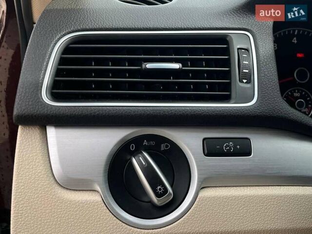 Червоний Фольксваген Пассат, об'ємом двигуна 2.5 л та пробігом 165 тис. км за 11290 $, фото 42 на Automoto.ua