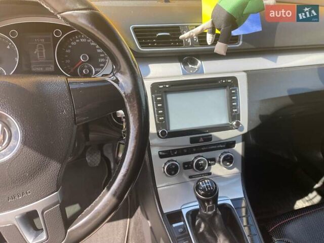 Красный Фольксваген Пассат, объемом двигателя 2 л и пробегом 169 тыс. км за 10000 $, фото 13 на Automoto.ua