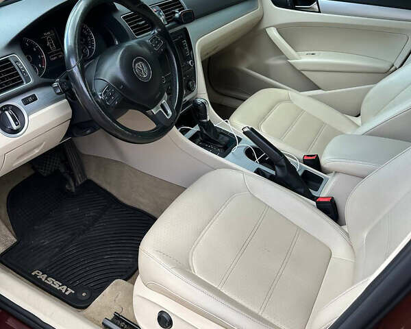 Красный Фольксваген Пассат, объемом двигателя 2.48 л и пробегом 230 тыс. км за 9300 $, фото 8 на Automoto.ua