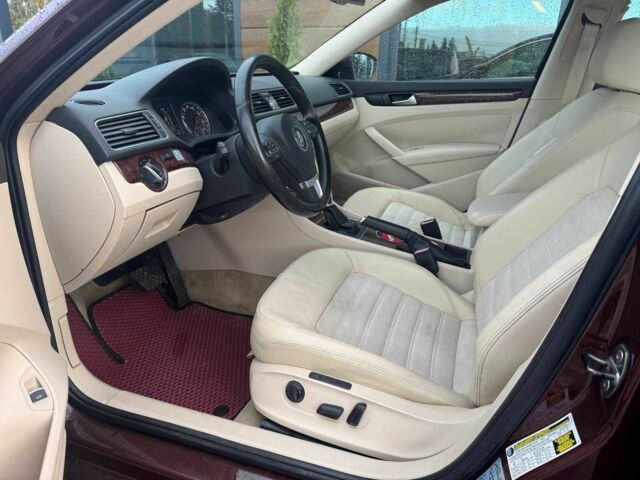 Красный Фольксваген Пассат, объемом двигателя 2 л и пробегом 192 тыс. км за 9750 $, фото 12 на Automoto.ua