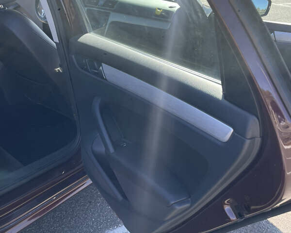 Фольксваген Пассат 2013 в Киеве на Automoto.ua Красный Фольксваген Пассат, объемом двигателя 2.48 л и пробегом 210 тыс. км за 9500 $, фото 23 на Automoto.ua