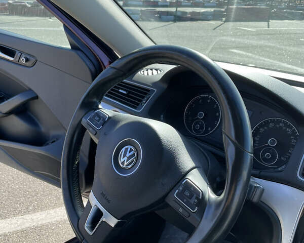 Фольксваген Пассат 2013 в Киеве на Automoto.ua Красный Фольксваген Пассат, объемом двигателя 2.48 л и пробегом 210 тыс. км за 9500 $, фото 32 на Automoto.ua