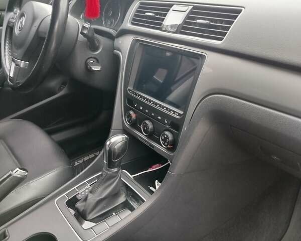 Червоний Фольксваген Пассат, об'ємом двигуна 1.8 л та пробігом 185 тис. км за 12000 $, фото 3 на Automoto.ua