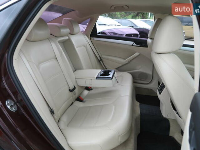 Красный Фольксваген Пассат, объемом двигателя 2.48 л и пробегом 228 тыс. км за 11000 $, фото 8 на Automoto.ua