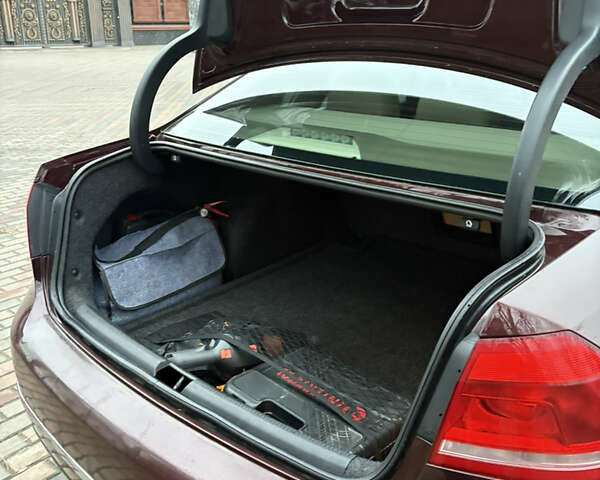 Красный Фольксваген Пассат, объемом двигателя 1.97 л и пробегом 220 тыс. км за 9700 $, фото 25 на Automoto.ua