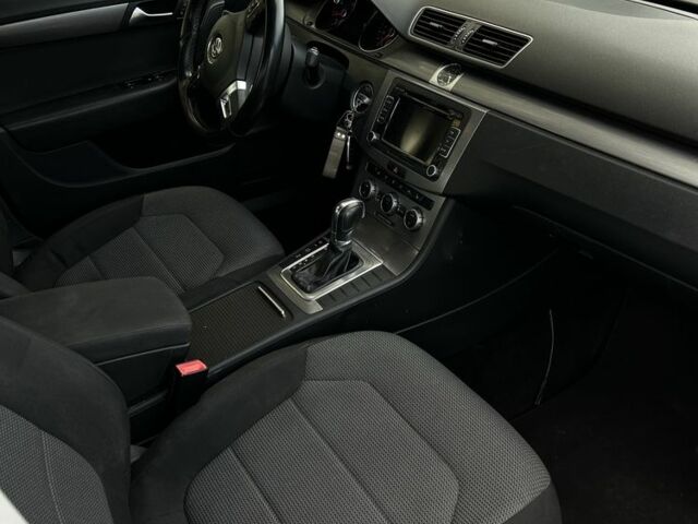 Фольксваген Пассат 2013 в Львове на Automoto.ua Красный Фольксваген Пассат, объемом двигателя 1.4 л и пробегом 268 тыс. км за 8200 $, фото 6 на Automoto.ua