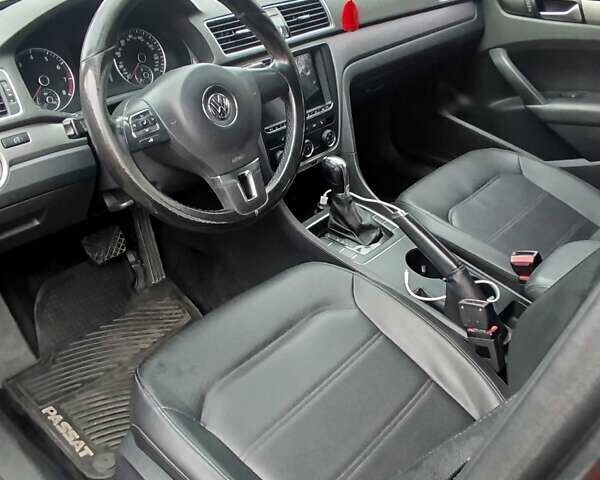 Червоний Фольксваген Пассат, об'ємом двигуна 1.8 л та пробігом 185 тис. км за 12000 $, фото 16 на Automoto.ua