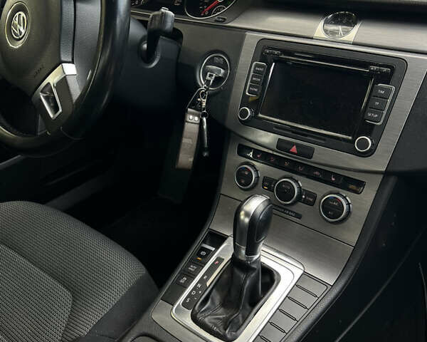 Фольксваген Пассат 2013 в Львове на Automoto.ua Красный Фольксваген Пассат, объемом двигателя 1.4 л и пробегом 268 тыс. км за 8200 $, фото 17 на Automoto.ua