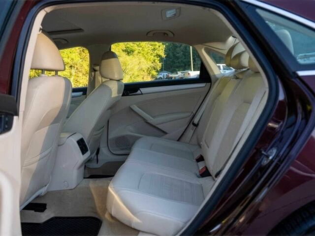 Красный Фольксваген Пассат, объемом двигателя 3.6 л и пробегом 88 тыс. км за 2800 $, фото 11 на Automoto.ua