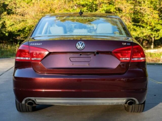 Красный Фольксваген Пассат, объемом двигателя 3.6 л и пробегом 88 тыс. км за 2800 $, фото 3 на Automoto.ua