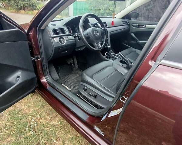 Червоний Фольксваген Пассат, об'ємом двигуна 1.8 л та пробігом 185 тис. км за 12000 $, фото 10 на Automoto.ua