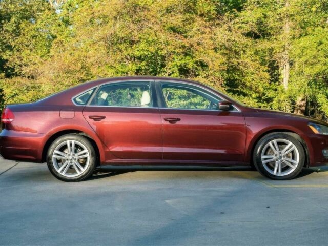 Красный Фольксваген Пассат, объемом двигателя 3.6 л и пробегом 88 тыс. км за 2800 $, фото 2 на Automoto.ua