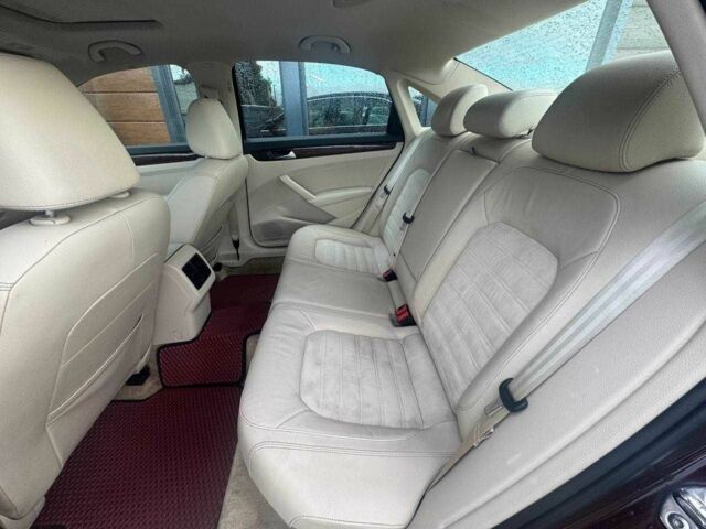 Красный Фольксваген Пассат, объемом двигателя 2 л и пробегом 192 тыс. км за 9750 $, фото 19 на Automoto.ua