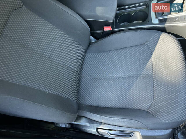 Красный Фольксваген Пассат, объемом двигателя 1.6 л и пробегом 260 тыс. км за 8800 $, фото 32 на Automoto.ua