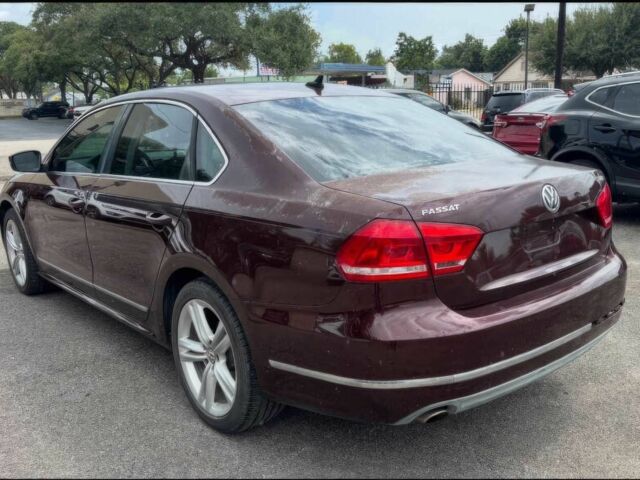 Красный Фольксваген Пассат, объемом двигателя 2 л и пробегом 83 тыс. км за 12100 $, фото 2 на Automoto.ua