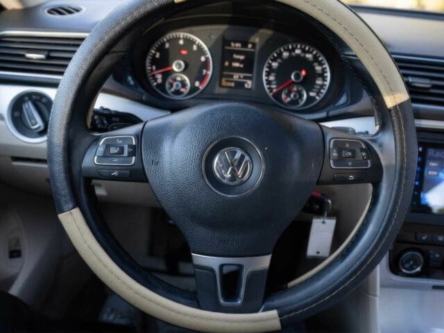 Красный Фольксваген Пассат, объемом двигателя 3.6 л и пробегом 88 тыс. км за 2800 $, фото 5 на Automoto.ua