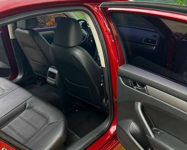 Красный Фольксваген Пассат, объемом двигателя 1.8 л и пробегом 219 тыс. км за 9800 $, фото 25 на Automoto.ua