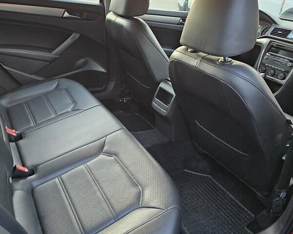 Красный Фольксваген Пассат, объемом двигателя 1.8 л и пробегом 202 тыс. км за 8400 $, фото 15 на Automoto.ua