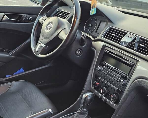 Красный Фольксваген Пассат, объемом двигателя 1.8 л и пробегом 202 тыс. км за 8400 $, фото 17 на Automoto.ua