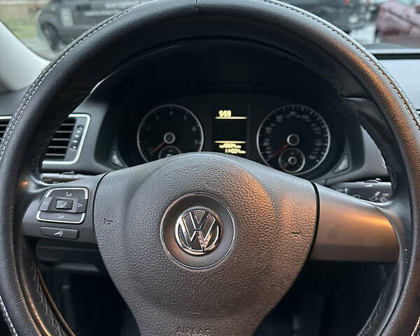 Червоний Фольксваген Пассат, об'ємом двигуна 1.8 л та пробігом 196 тис. км за 7500 $, фото 7 на Automoto.ua