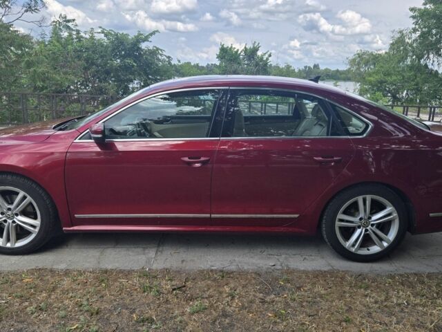 Красный Фольксваген Пассат, объемом двигателя 1.8 л и пробегом 175 тыс. км за 9000 $, фото 2 на Automoto.ua