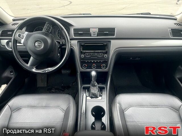 Красный Фольксваген Пассат, объемом двигателя 1.8 л и пробегом 139 тыс. км за 9000 $, фото 10 на Automoto.ua