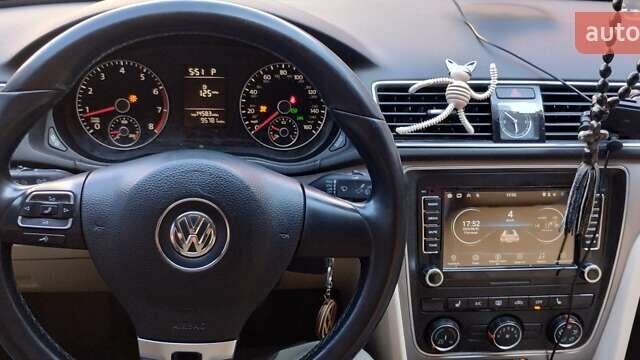 Червоний Фольксваген Пассат, об'ємом двигуна 1.8 л та пробігом 153 тис. км за 10700 $, фото 13 на Automoto.ua