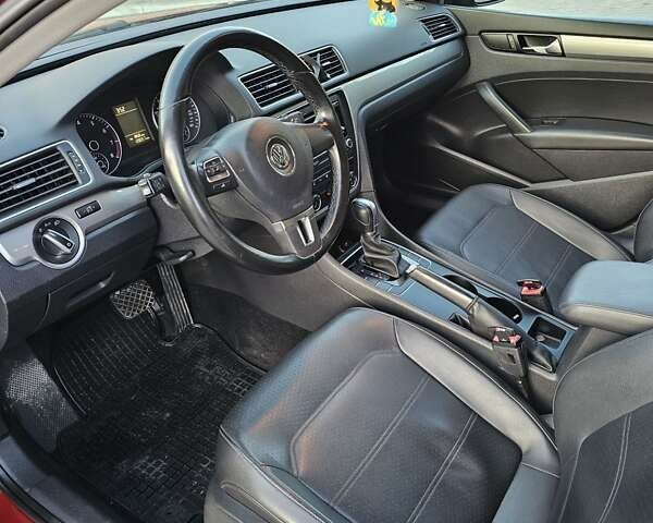 Красный Фольксваген Пассат, объемом двигателя 1.8 л и пробегом 202 тыс. км за 8400 $, фото 12 на Automoto.ua