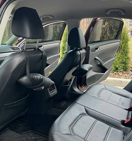 Красный Фольксваген Пассат, объемом двигателя 1.8 л и пробегом 191 тыс. км за 12400 $, фото 15 на Automoto.ua