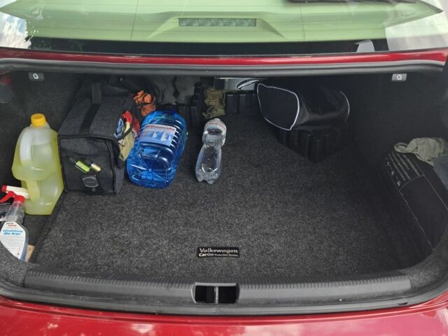 Красный Фольксваген Пассат, объемом двигателя 1.8 л и пробегом 175 тыс. км за 9000 $, фото 14 на Automoto.ua