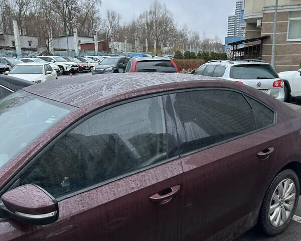 Червоний Фольксваген Пассат, об'ємом двигуна 1.8 л та пробігом 196 тис. км за 7500 $, фото 4 на Automoto.ua