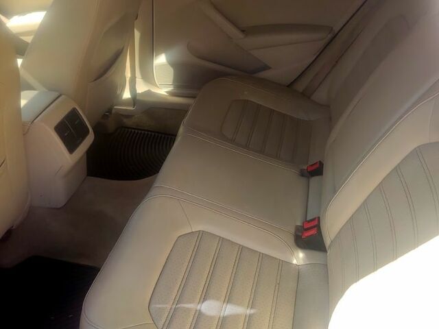 Красный Фольксваген Пассат, объемом двигателя 1.8 л и пробегом 210 тыс. км за 10000 $, фото 3 на Automoto.ua